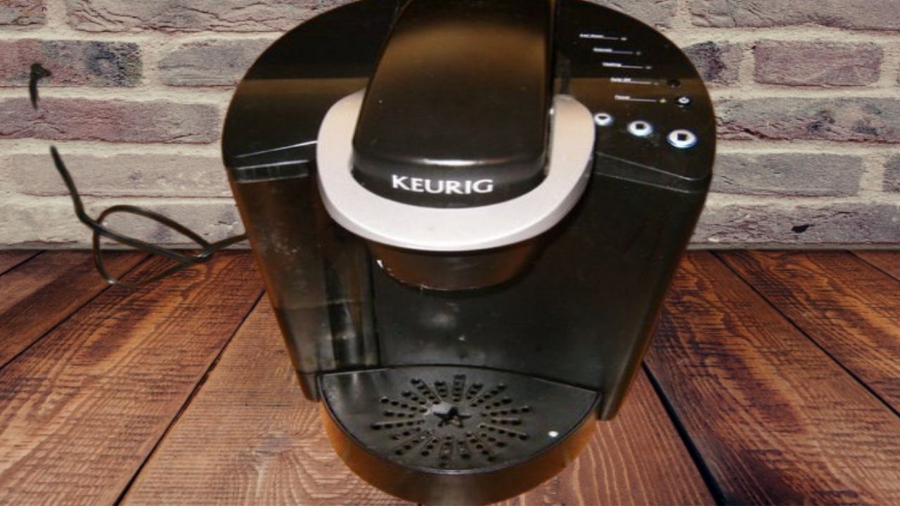 HOW TO OPEN AND CLEAN THE KEURIG COFFEE MACHINE