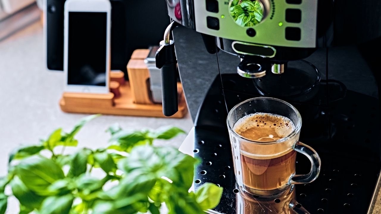 HOW TO USE A COFFEE MACHINE